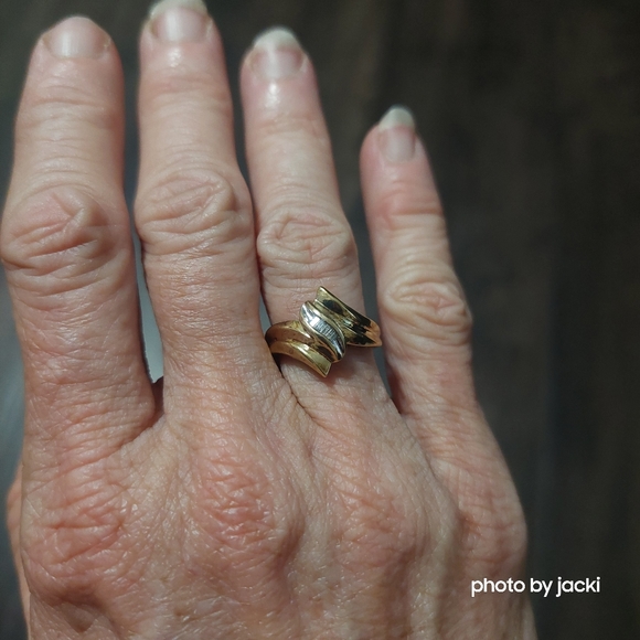 10k gold diamond bypass ring, size 7 - Picture 8 of 10